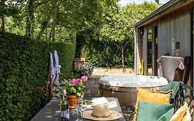 Amber Lodge, Strawberryfield Park - Hot Tub - Free Wifi & Parking